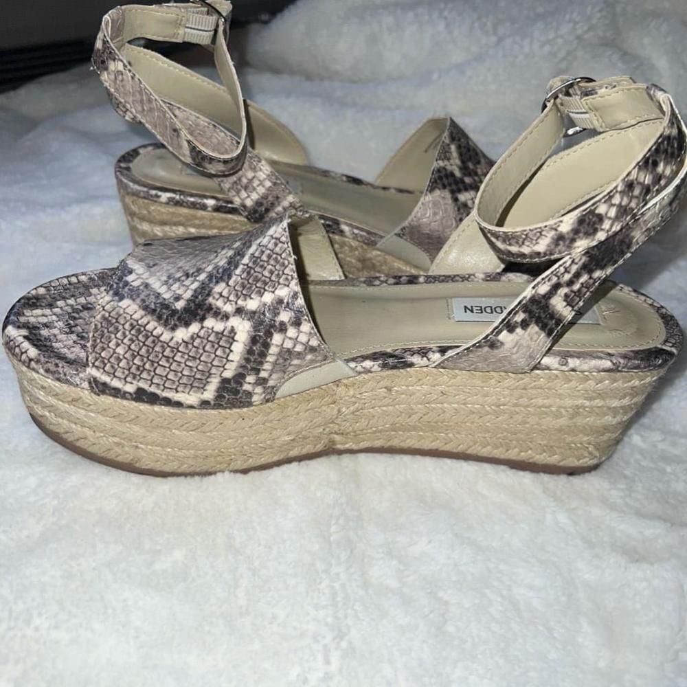 Women's Steve Madden Brown and Black Snakeskin Print Wedge Sandals Size 8 - Picture 3 of 5